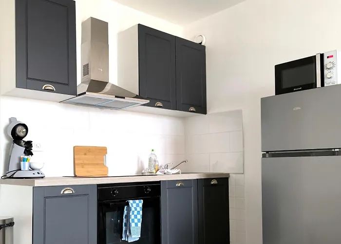 Joli T2 Lumineux Avec Balcon Et Wifi - Proche Cv