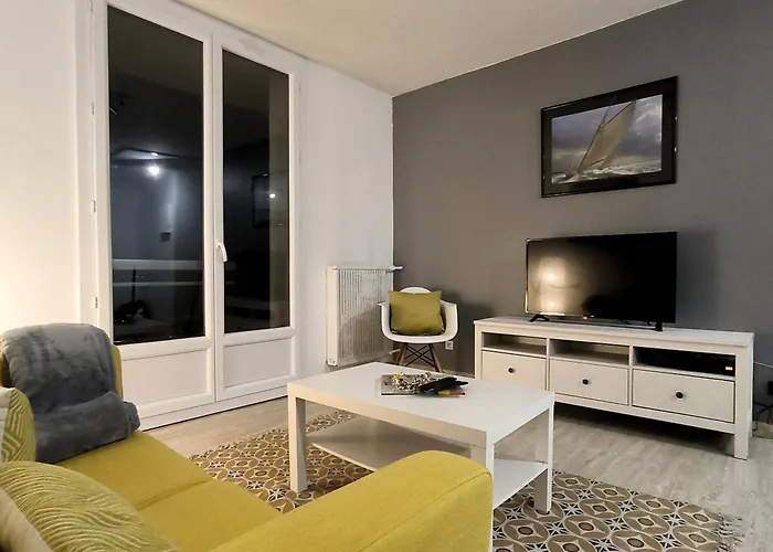 Joli T2 Lumineux Avec Balcon Et Wifi - Proche Cv