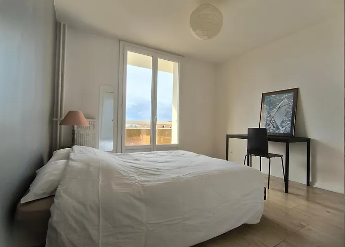 Joli T2 Lumineux Avec Balcon Et Wifi - Proche Cv